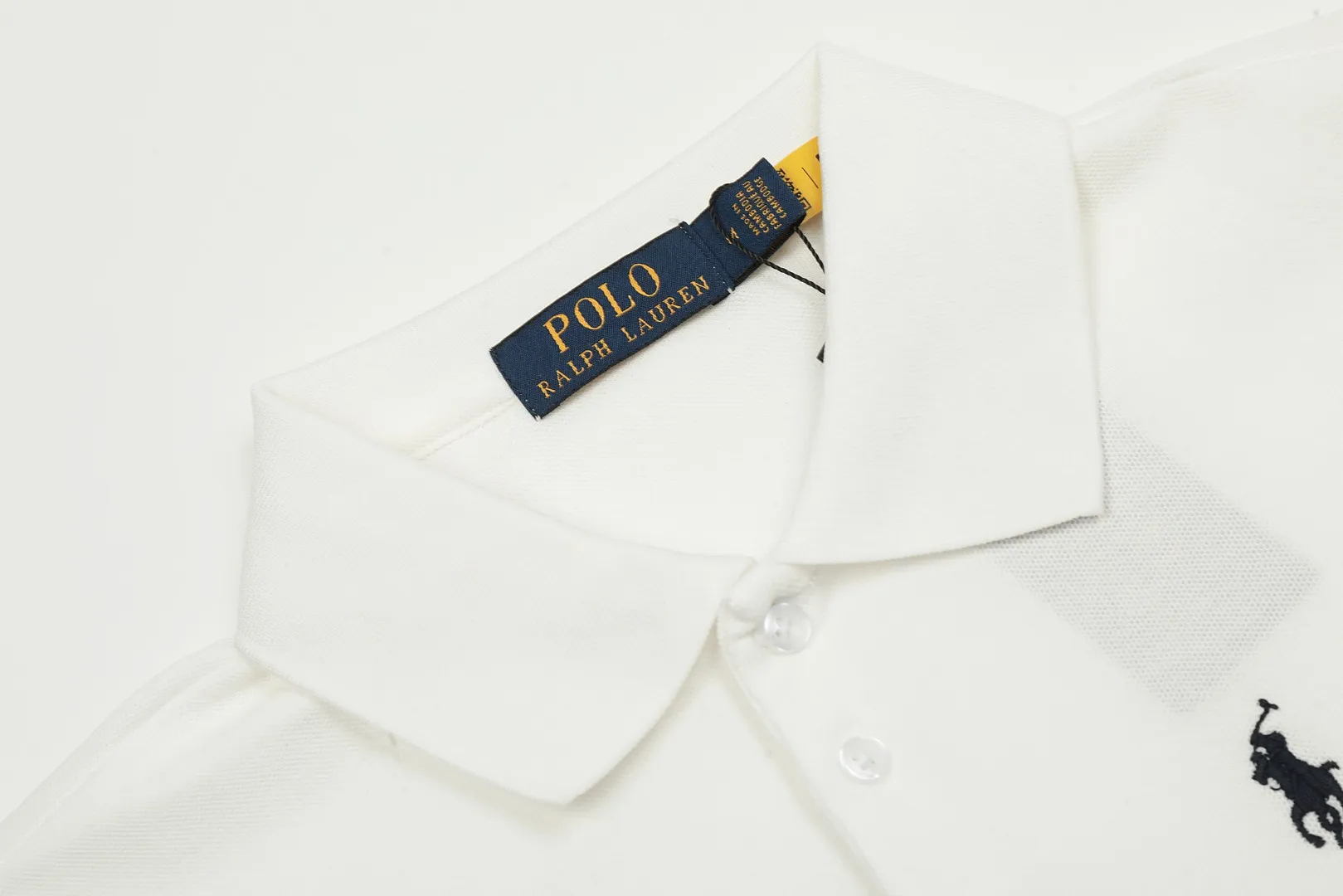 🅿️152 "Top quality" Style number: DS004# (not off the shelves all year round) [Ralph Lauren classic pony embroidered lapels women's slim fit POLO short sleeves] ✅Ralph Lauren Ralph Lauren classic basic women's all-match slim fit POLO short sleeves ✅Main supplier platform live broadcast Wholesale entities Replenish when out of stock Not off the shelves ✅ZP quality 1:1 pattern making Scan the code to enter the GF website Z cabinet quality ✅Details and quality are the only one in Guangzhou. Imported pique fabrics focus on high-end and cost-effective. Needless to say good quality. ✅The version is restored to the original order. The maximum size can be worn up to 130 pounds. Loose, comfortable and stress-free.